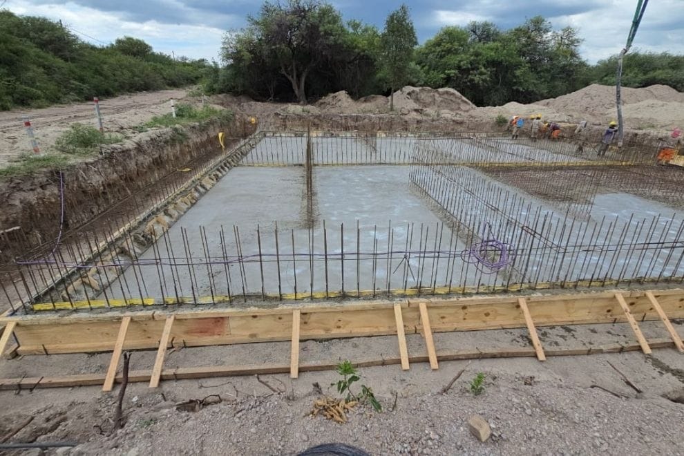 🚧Avanzamos con la primera etapa de la obra de modernización y refuncionalización del acueducto y del sistema de provisión de agua potable que abastece a #Quilino, #VillaQuilino, #SanJosédelasSalinas y #LucioVMansilla, en los deptos. #Ischilín y #Tulumba.💧

👷Con un avance del