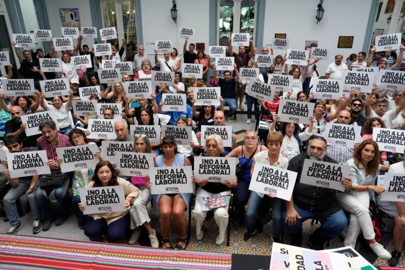 La Confederación de Trabajadores de la Educación de la República Argentina (CTRA) definió paro nacional docente el 2 de marzo, con movilizaciones en todo el país. Reclama paritaria nacional, aumento salarial sobre la inflación y restitución del FONID.