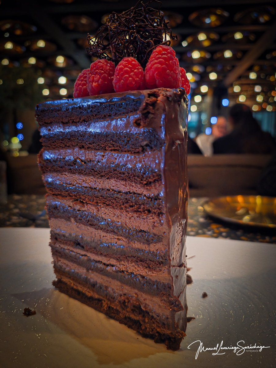 Fotografía gastronómica en baja iluminación: construcción técnica y narrativa visual

La fotografía gastronómica contemporánea exige algo más que documentar un platillo.

lavariegafotografo.com/blog/f/fotogra…