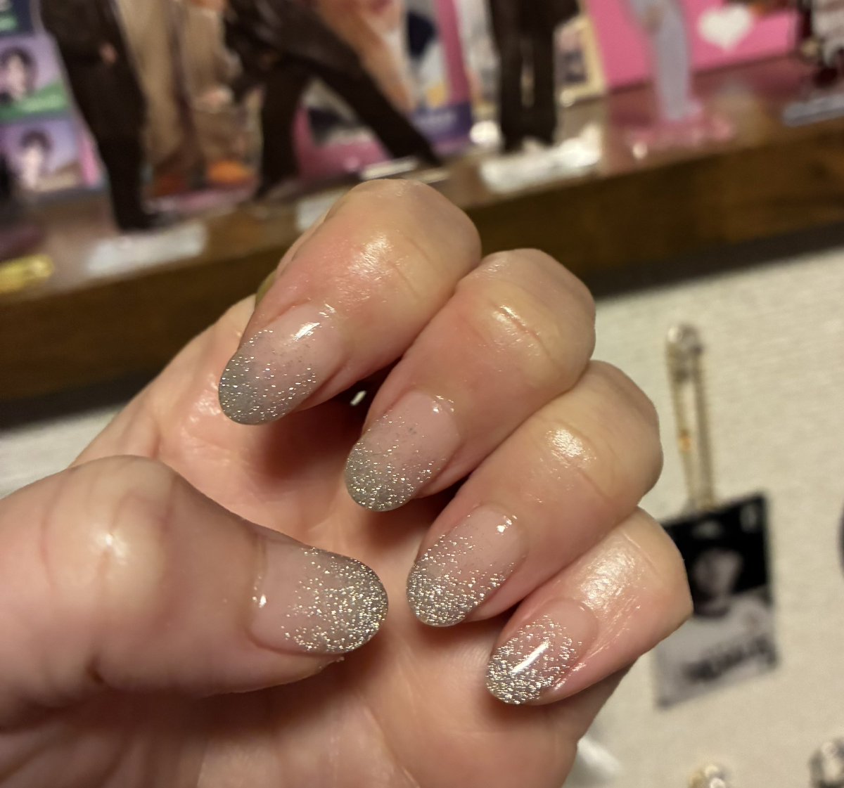 明日のための💅完了！ ワンカラーで予約したんだけど、初フラッシュ