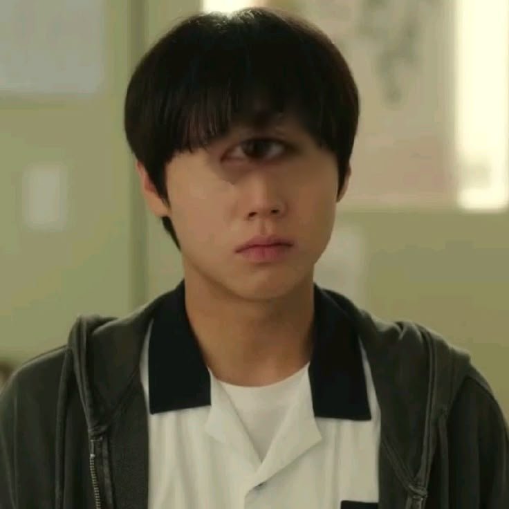 시은씨! 나 눈을 기증받았어
누굴까? ㅎㅎ

                                       .... 축하해.
                                        다행이네, 수호야.