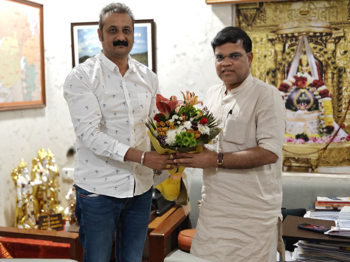 कल शाम सीनियर लीडर और <a href="/BJP4India/">BJP</a> के स्टेट ऑर्गनाइज़ेशन जनरल सेक्रेटरी, आदरणीय श्री रत्नाकर जी (<a href="/ratnakar273/">Ratnakar</a>) से गांधीनगर में उनके निवास पर मिलने का मौका मिला।

वंदे मातरम
 <a href="/BJP4Gujarat/">BJP Gujarat</a>