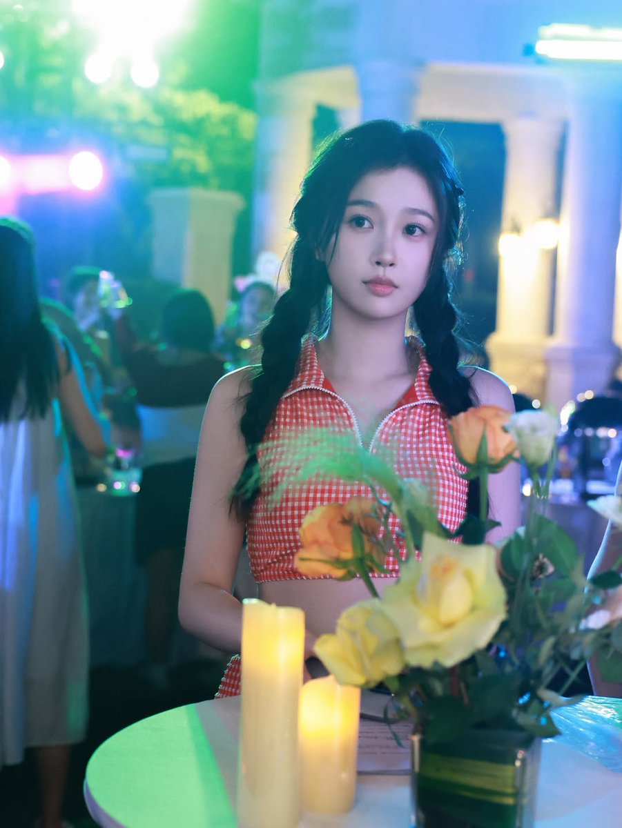 FEAIRAM16286's tweet photo. Esther Studio Official Instagram account released Stills from the drama officially broadcast in South Korea. 

#SpeedAndLove #双轨 #EstherYu #YuShuxin #虞书欣 #อวี๋ซูซิน 
#우서흔 #ユーシューシン #虞書欣 #NguThưHân #ทางรักคู่ขนาน 
#ParallelLovePaths #VelocidadeEAmor #쌍궤 https://t.co/zhHrtzkKcV