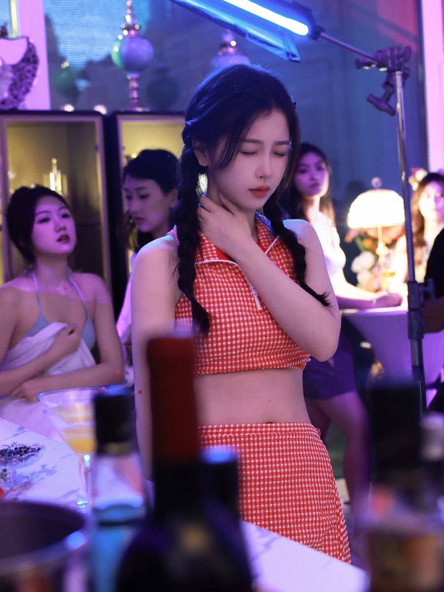 FEAIRAM16286's tweet photo. Esther Studio Official Instagram account released Stills from the drama officially broadcast in South Korea. 

#SpeedAndLove #双轨 #EstherYu #YuShuxin #虞书欣 #อวี๋ซูซิน 
#우서흔 #ユーシューシン #虞書欣 #NguThưHân #ทางรักคู่ขนาน 
#ParallelLovePaths #VelocidadeEAmor #쌍궤 https://t.co/zhHrtzkKcV