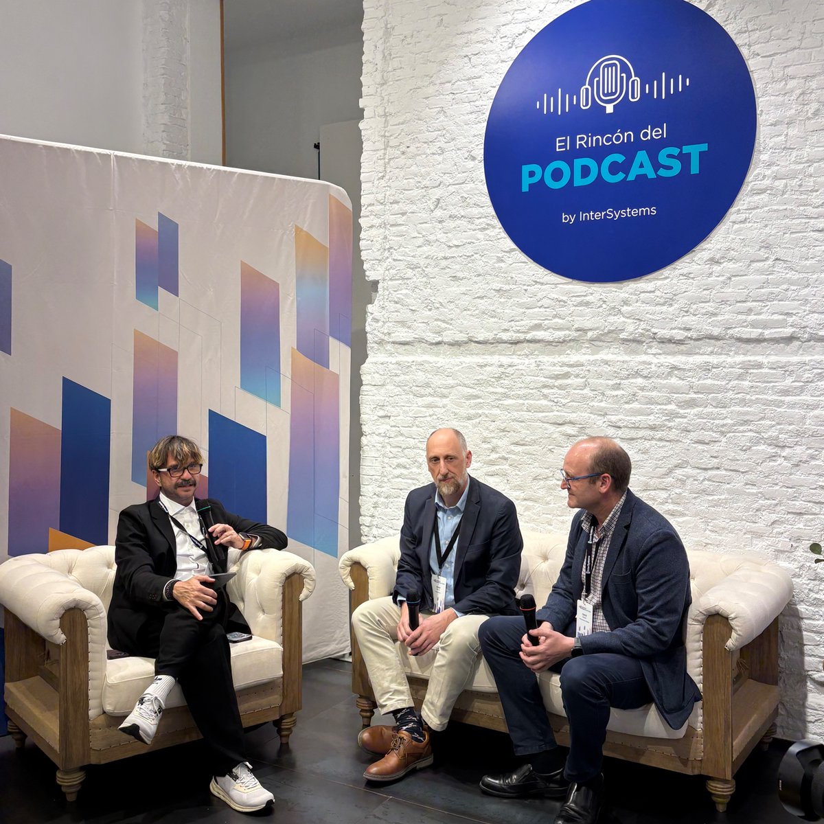 Socialnius tweet media