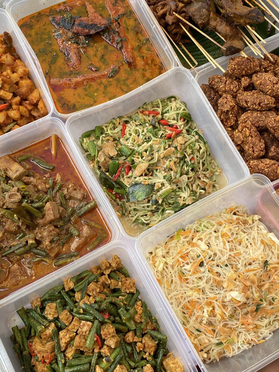 guys yang di malang boleh banget larisin dagangan nyokap gue, seporsi cuma 3-8k aja🫶🏻