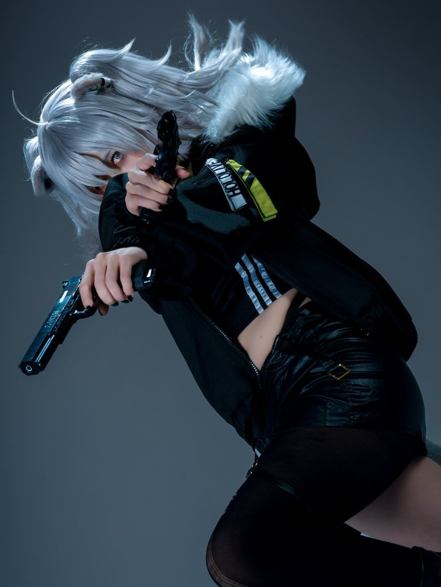 映画のポスターに出てきそうなししろん…！かっこいいです🥺