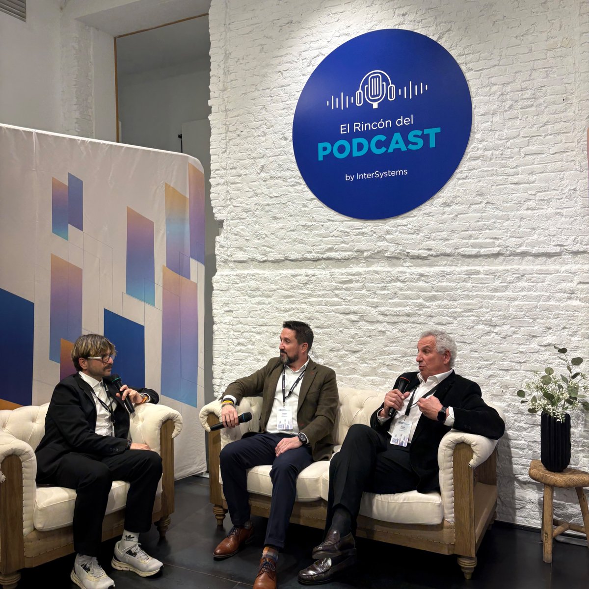 Socialnius tweet media