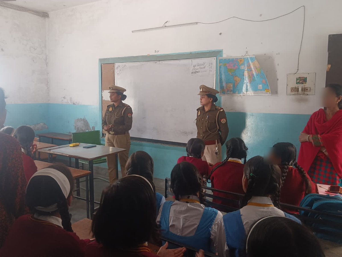 dcp_north's tweet photo. #MissionShakti5-सशक्त नारी,सशक्त प्रदेश।

#CP_LUCKNOW के निर्देशन में #dcpnorth के नेतृत्व में थाना मड़ियांव पुलिस टीम द्वारा रामानुजम पब्लिक स्कूल में जाकर छात्राओं को मिशन शक्ति के तहत किया गया जागरूक।

@Uppolice
@dgpup
@CMOfficeUP
@missionshaktiup
@wpl1090
@lkopolice https://t.co/JlHdEFJFqi