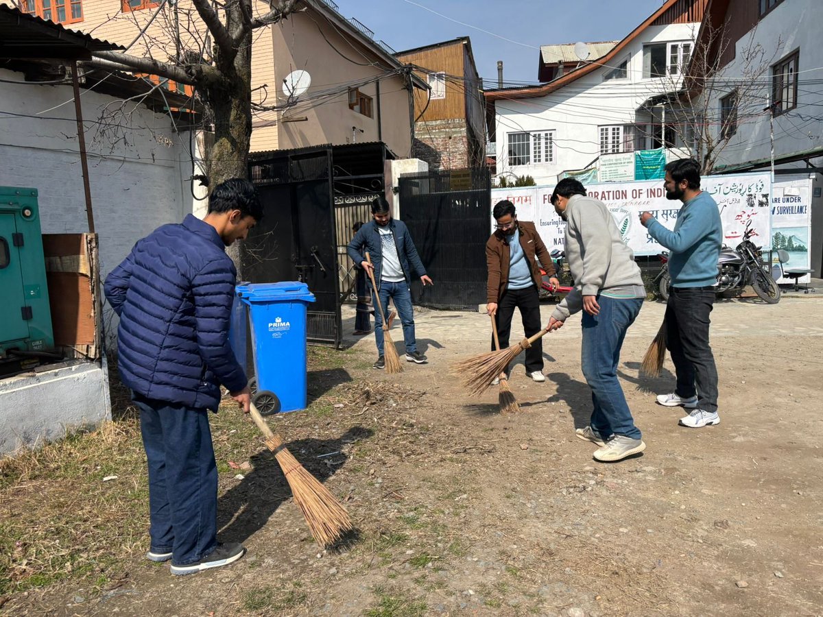 दिनांक 18-02-2026 को मंडल कार्यालय, श्रीनगर के कर्मचारियों द्वारा कार्यालय परिसर एवं उसके आसपास के क्षेत्र में व्यापक स्वच्छता अभियान आयोजित किया गया। कर्मचारियों ने सामूहिक रूप से सफाई कार्य संपन्न किया।
<a href="/gmfci/">Ци៧ҽгםфឲ</a>