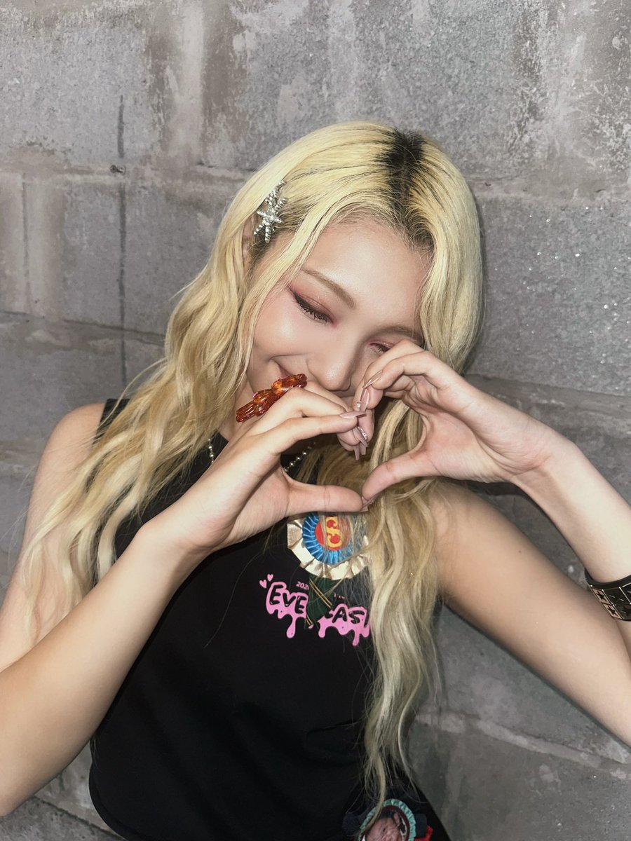UNIS_offcl's tweet photo. tienes un lugar especial en mi corazón, buenos aires. 🇦🇷♡

#UNIS #유니스 
#GEHLEE #젤리당카 https://t.co/A3UzZ4qxaO