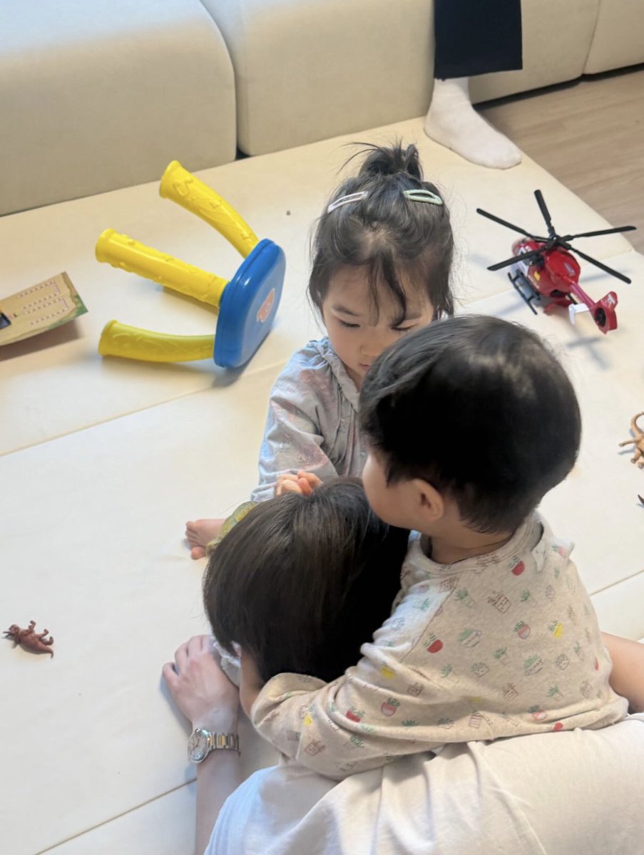 우주를 줄게 선태형 선우주 태형우주

만났던 거 후기 왔다…
아무리 봐도 배인혁 웬수 남편 웬수 삼촌이 맞는 듯

너무너무 소중한 이 가족을 어찌하면 조을까… 🥺🫰🏻