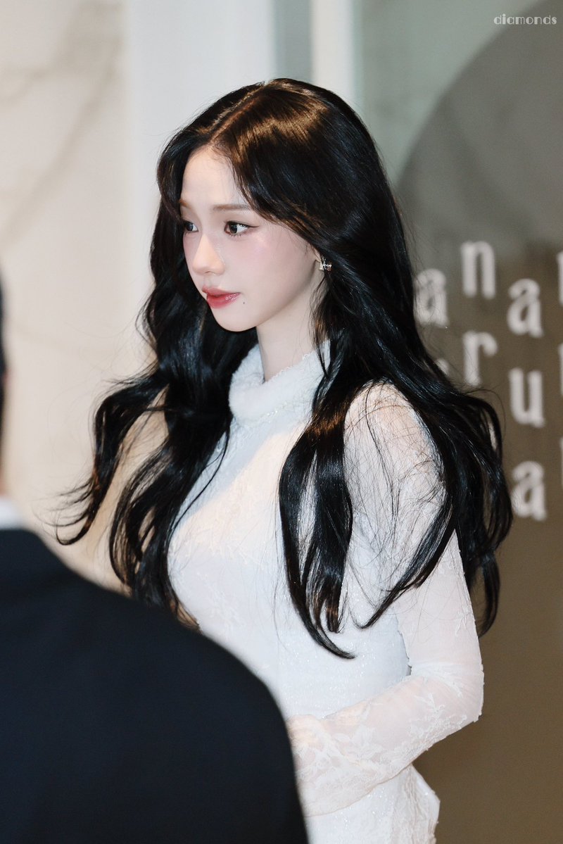 คาริน่า

นักร้อง ✅
MC ✅
พรีเซนเตอร์ ✅
สายแฟชั่น ✅
สายการแสดง 🔜

ขนาดยังไม่ได้มีเรื่องเป็นของตัวเองแบบจริงจังแต่ได้รับคำชมมากมาย แล้วเคมีสาธารณะมาก รอดูยัยเติบโตในสายนี้ได้เลย