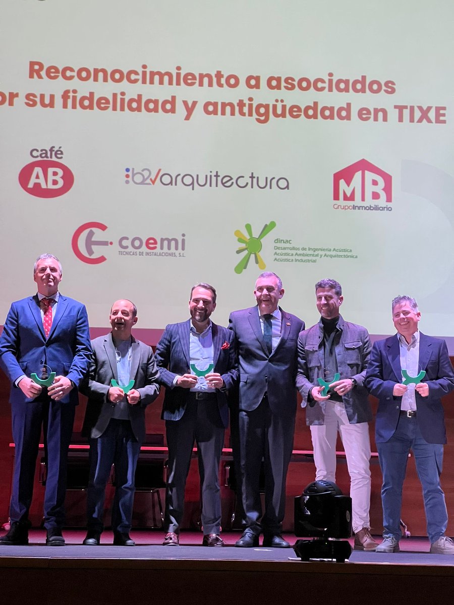 ABInmoConsultor's tweet photo. Muy agradecido a #TIXE por su reconocimiento a mi compromiso con esta federación empresarial. Muchos años de colaboración y sinergias donde se establecen relaciones con personas geniales. Mi felicitación por la maravillosa organización del evento y la ponencia de @davilamiura https://t.co/o54wnHRsin