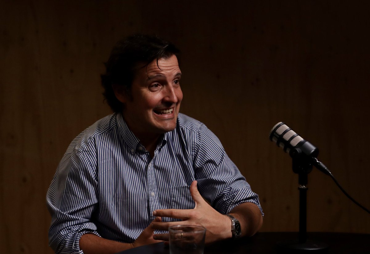 Hace un año publiqué la primera entrevista de La Fórmula CEO.

Fue el 20 de febrero de 2025.
El invitado: Javier Cottet.

Recuerdo perfectamente ese día.

No sabía si alguien lo vería.
No sabía si estaría a la altura.
No sabía si tenía sentido que otro CEO entrevistara a CEOs.