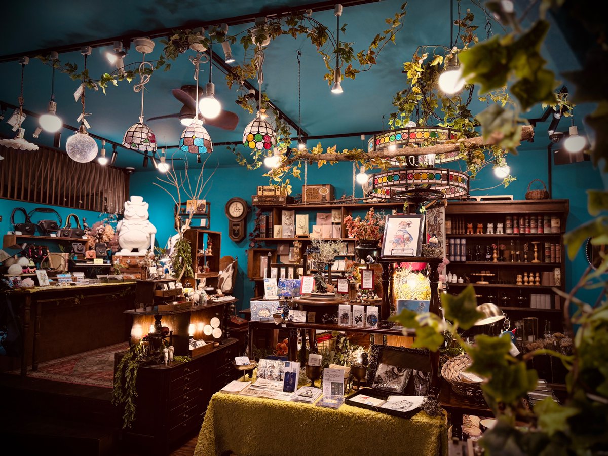 ハイカラ雑貨店ナツメヒロ本日は閉店いたしました。
あしたは土曜日、そして追加納品も沢山届く予定で忙しくなりそうです！お店に並びましたらまたご紹介していきますね。

明日も12時より東林間にてお待ちしています🎩🐾
#二月のネコスキー