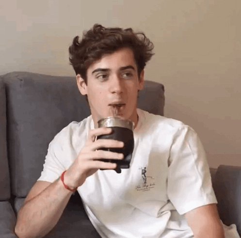 Lo chusma que es Carlos me representa jajaja desde lo de Ricky Ford y Virginia Gallardo que no se veía un romance tan fake como el de Lando y Magui