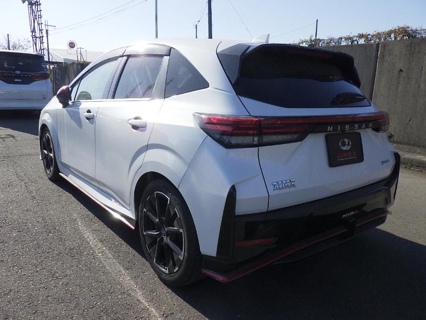 ZataMotorsKe's tweet photo. 🚨2022 NISSAN AURA NISMO — IN TRANSIT
Sporty NISMO design meets smooth hybrid efficiency.
Enroute to Kenya 🇰🇪
Unbeatable price
MILESTONES BUILDING
TOTAL RIDGEWAYS – SUITE B2 0724 059 350 / 0710 425 565
Book now before arrival.
#Githurai #RoadsToSingapore #Wamabarabara #NHIF https://t.co/NaAmq5TWDK
