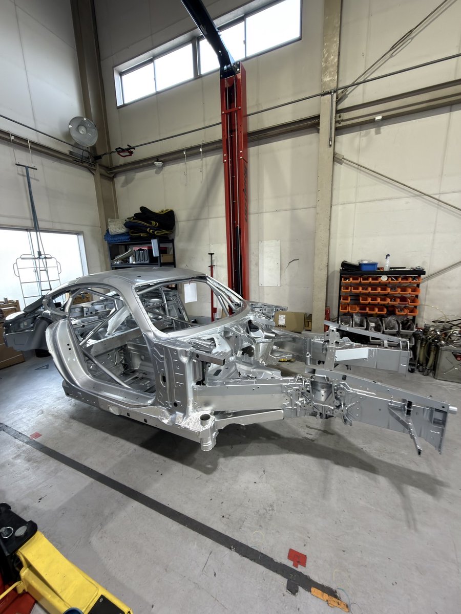 創刊号のハズだが値段は凄そう。 ガチでドキュメンタリーを出版した方