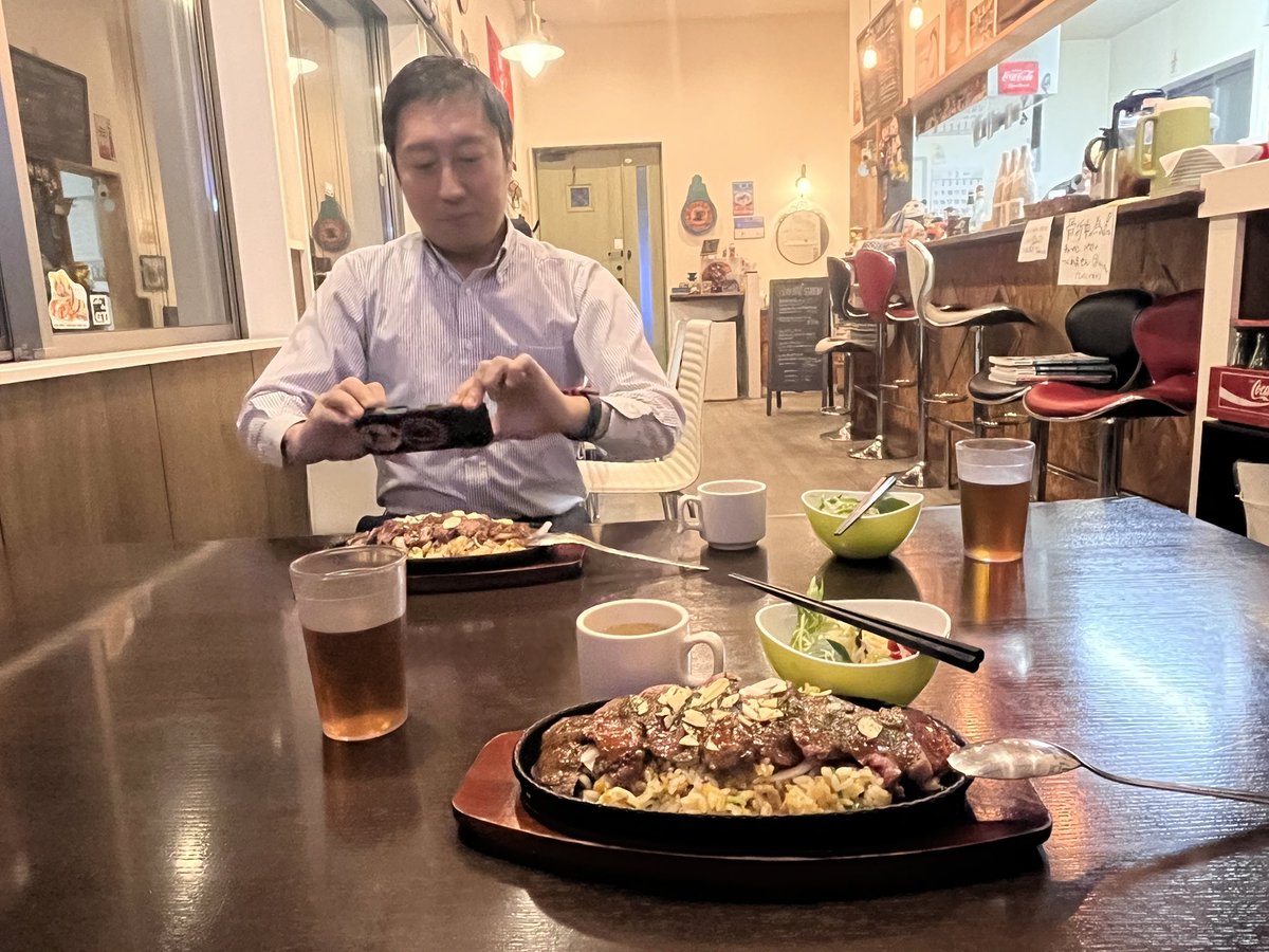 金曜日の夜は… 流行りの鉄板ガーリックステーキチャー🍚MMセット😁 F