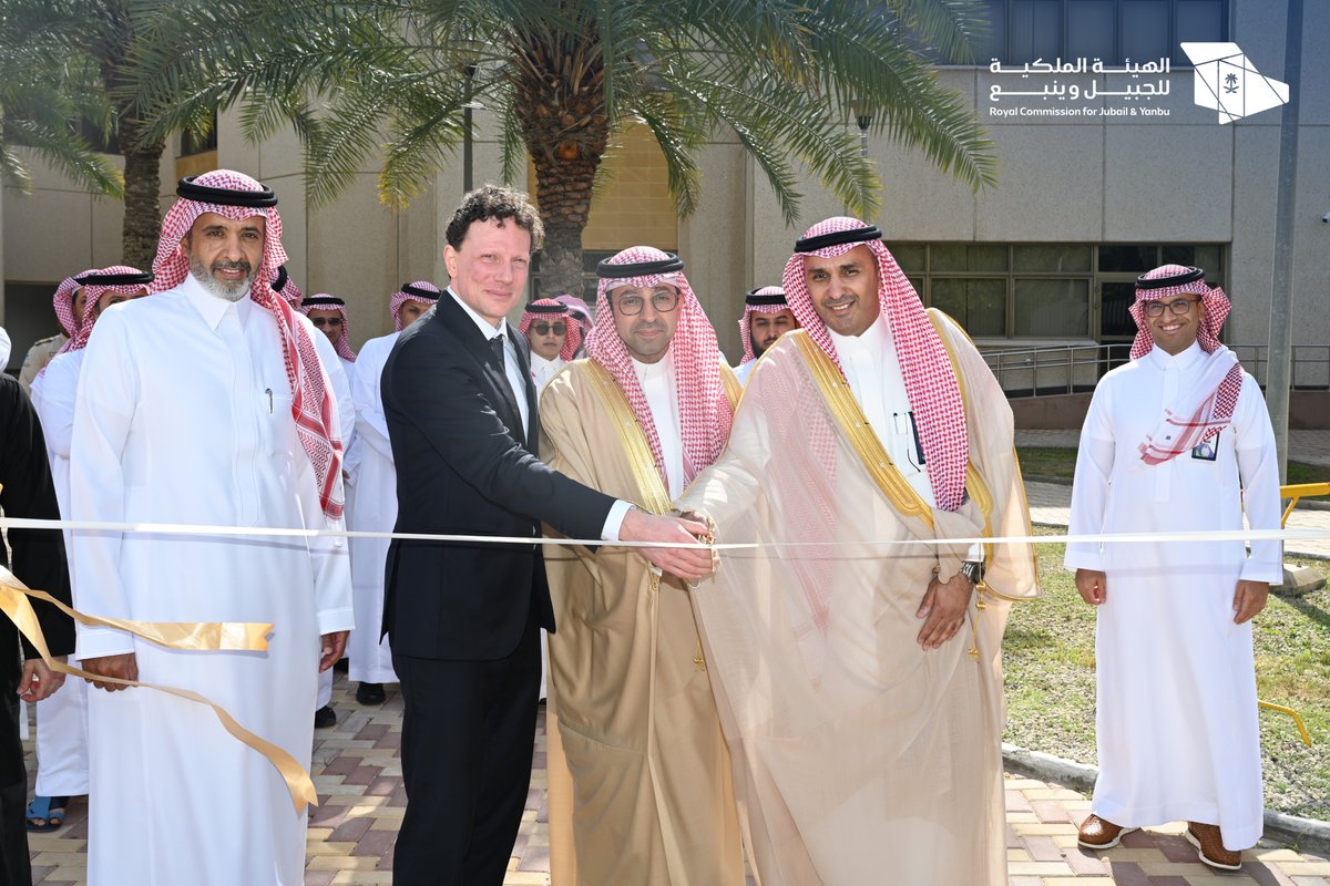 RCJY1's tweet photo. وقعت الهيئة الملكية للجبيل وينبع مذكرة تفاهم مع شركة (كلايموركس)، لتعزيز التعاون في مجال دراسة إنشاء مشروع التقاط الكربون من الهواء مباشرة، وتخزينه في باطن الأرض.

ووقع عن الهيئة الملكية الرئيس التنفيذي للهيئة الملكية بالجبيل بالإنابة أ.د فادي الفياض.

#صناعة_وحياة https://t.co/jcYuX2SLW1