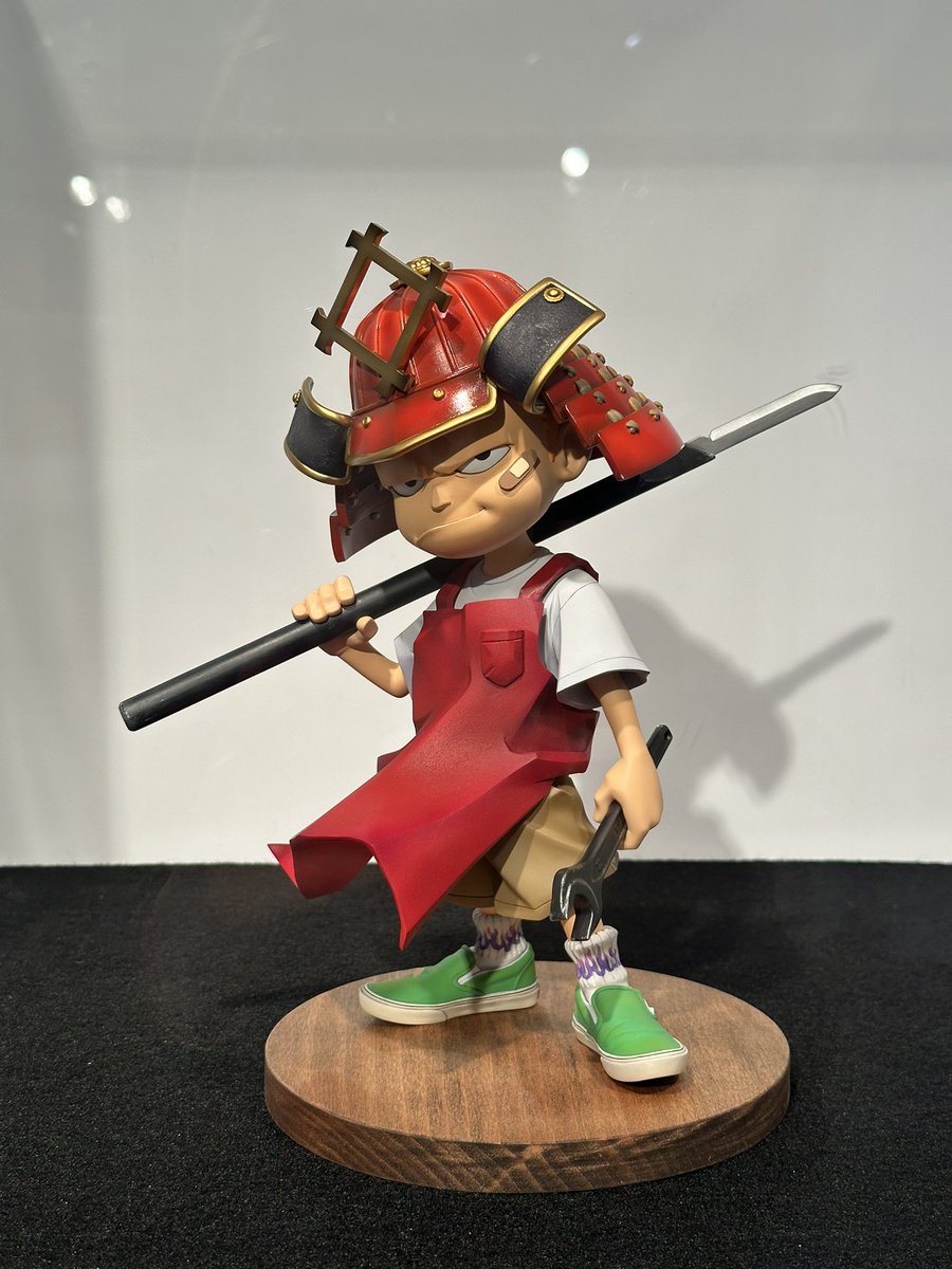 hoppefukiko's tweet photo. 試行錯誤の様子を吹き出しで教えてもらえるのが楽しい。なんとなくで作ってる所が一つもないのが凄いですよねぇ。
最後、完成品の後ろを見た際、シューズの踵にある赤いタグにやられました。このワンポイントの効果がすごい〜
#原型師の仕事展 https://t.co/FAhMGHfQkq
