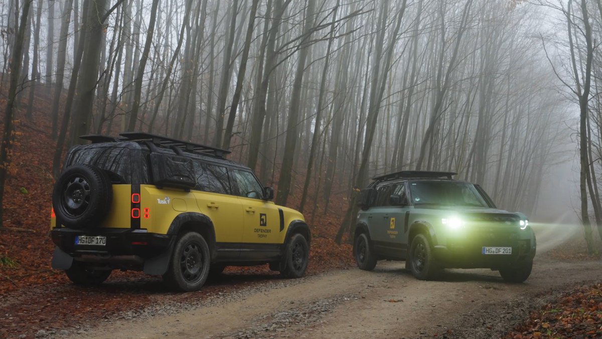 CCubicos's tweet photo. Este domingo en #CCubicos412, @FerGomezBlanco nos hablará de la @LandRover Defender Trophy ⛰️, un evento pensado para los más aventureros a bordo del Defender 110 Trophy Edition 💪, una versión especial preparada la ocasión.

A partir de las 9:45 en @antena3com 📺
@puntalproduc https://t.co/vhRRCRe12b