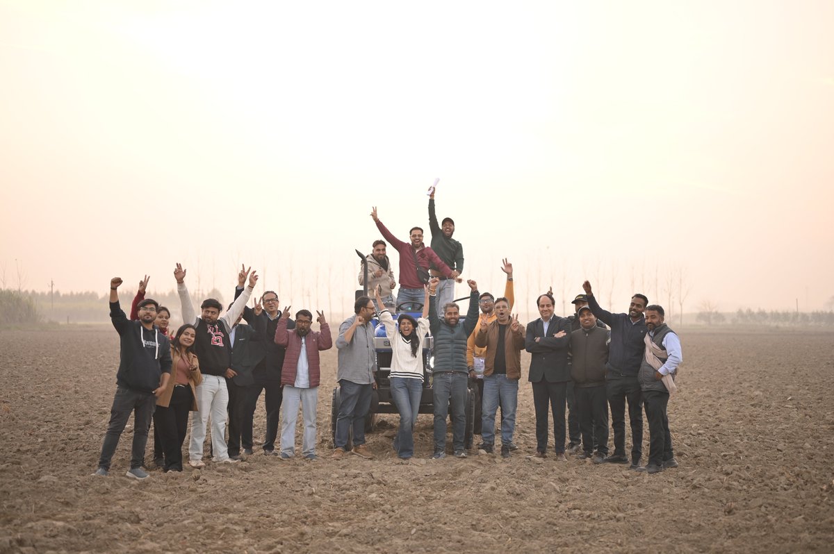 fortunetalkies's tweet photo. Celebrating the moments that make the film the early call times, the dusty boots, the shared laughter, and the relentless pursuit of the perfect frame.

@farazshere 
#sonalikajeetnekadum #sonalika30years #FortuneTalkies https://t.co/3Y9ysGigMH