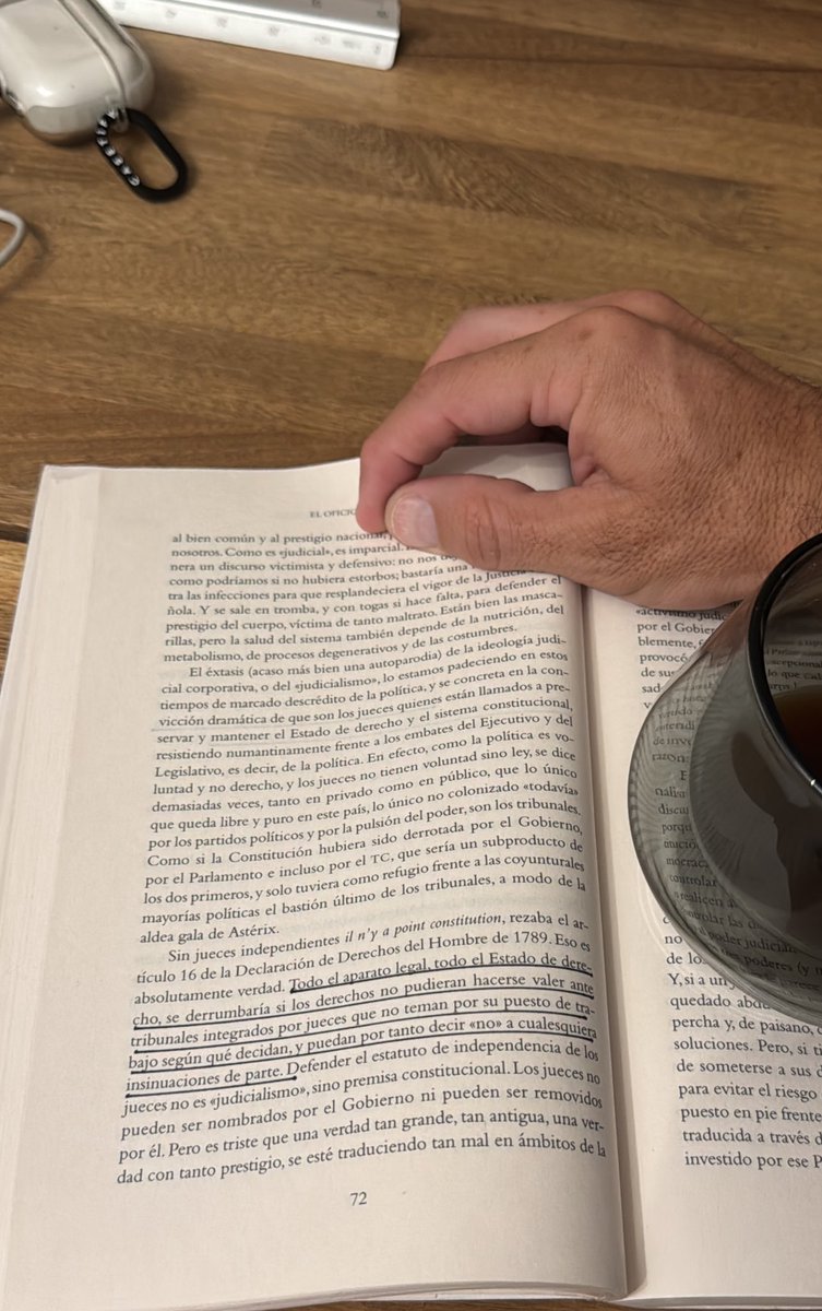 Rodriparada's tweet photo. A propósito de las listas de elegibles de la Rama Judicial, les comparto este valioso comentario de @miguelpasquau:

"Todo ...El Estado de Derecho se derrumbaría si los derechos no pudieran hacerse valer ante tribunales que no teman por su puesto de trabajo.."
 
Felicitaciones🎉 https://t.co/4msm4InTyn