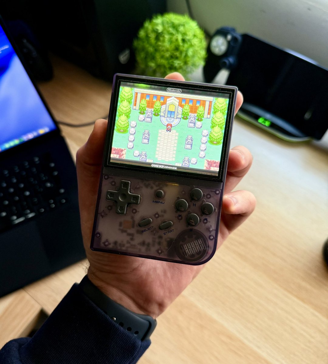 kikegames97's tweet photo. ❌ Soy un fanboy de Pokémon, pero no veo ningún motivo de pasar por el aro para comprar una ROM a 20€, con 0 mejoras, 0 trabajo y 0 mimo.

Ni siquiera comprando ambas versiones a 40€ podría completar la Pokédex.

Seguiré disfrutando de estas entregas y de versiones mejoradas de otras maneras mejores.

Que pena que malgasten una oportunidad tan buena en hacerlo tan mal como siempre, apagándo poco a poco nuestra esperanza de recuperar la magia de la saga aunque sea a través de nostalgia.