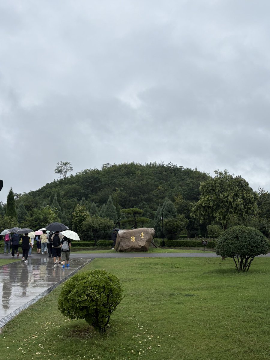 Sui_TangDaisuki's tweet image. 個人的に洛陽に行ったら行くべきところ
【景陵・洛陽古墓博物館】
理由:南北朝時代の皇帝陵に入れる唯一の場所。あと博物館内には墓室を丸々移築したコーナーがあり博物館展示の本気を感じる。