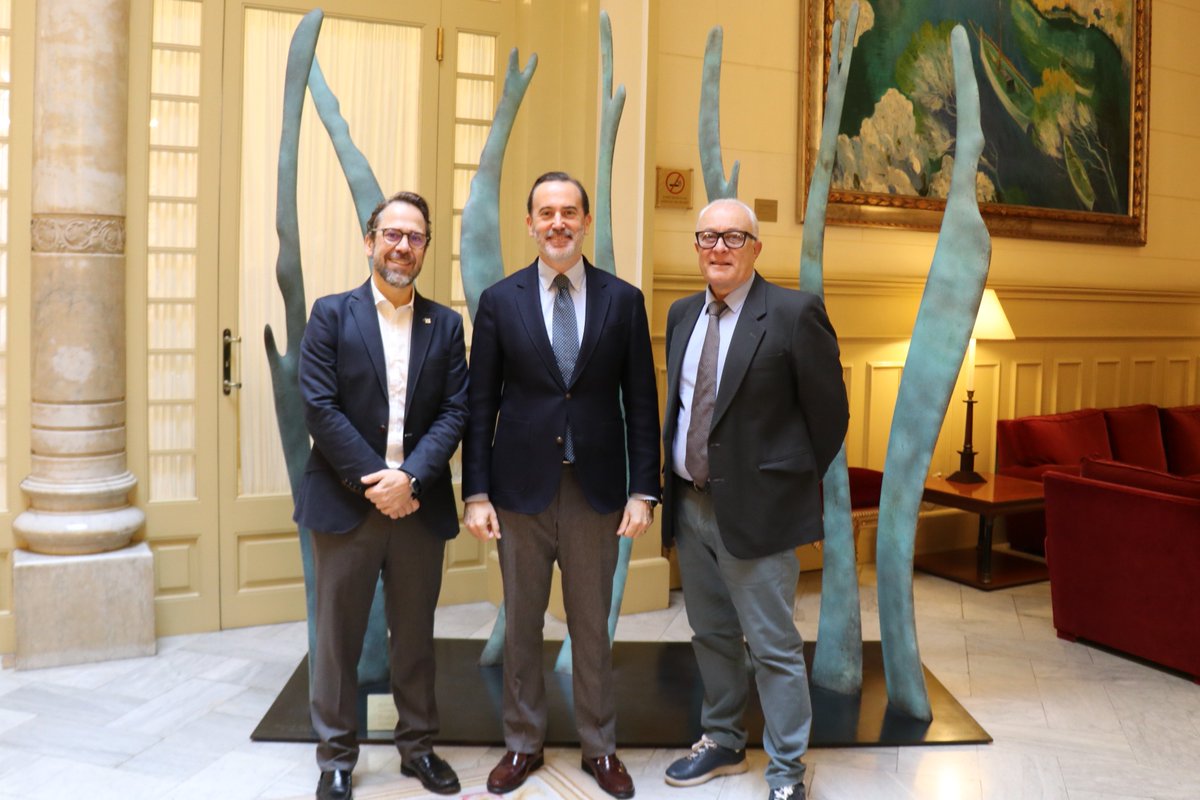 ParlamentIB's tweet photo. El president del Parlament, Gabriel Le Senne (@glesenne), ha rebut en audiència Ignacio García-Moris i Salvador Garcinuño, president i gerent del Col·legi Oficial de Dentistes de Balears. https://t.co/ObkuF4qYGd