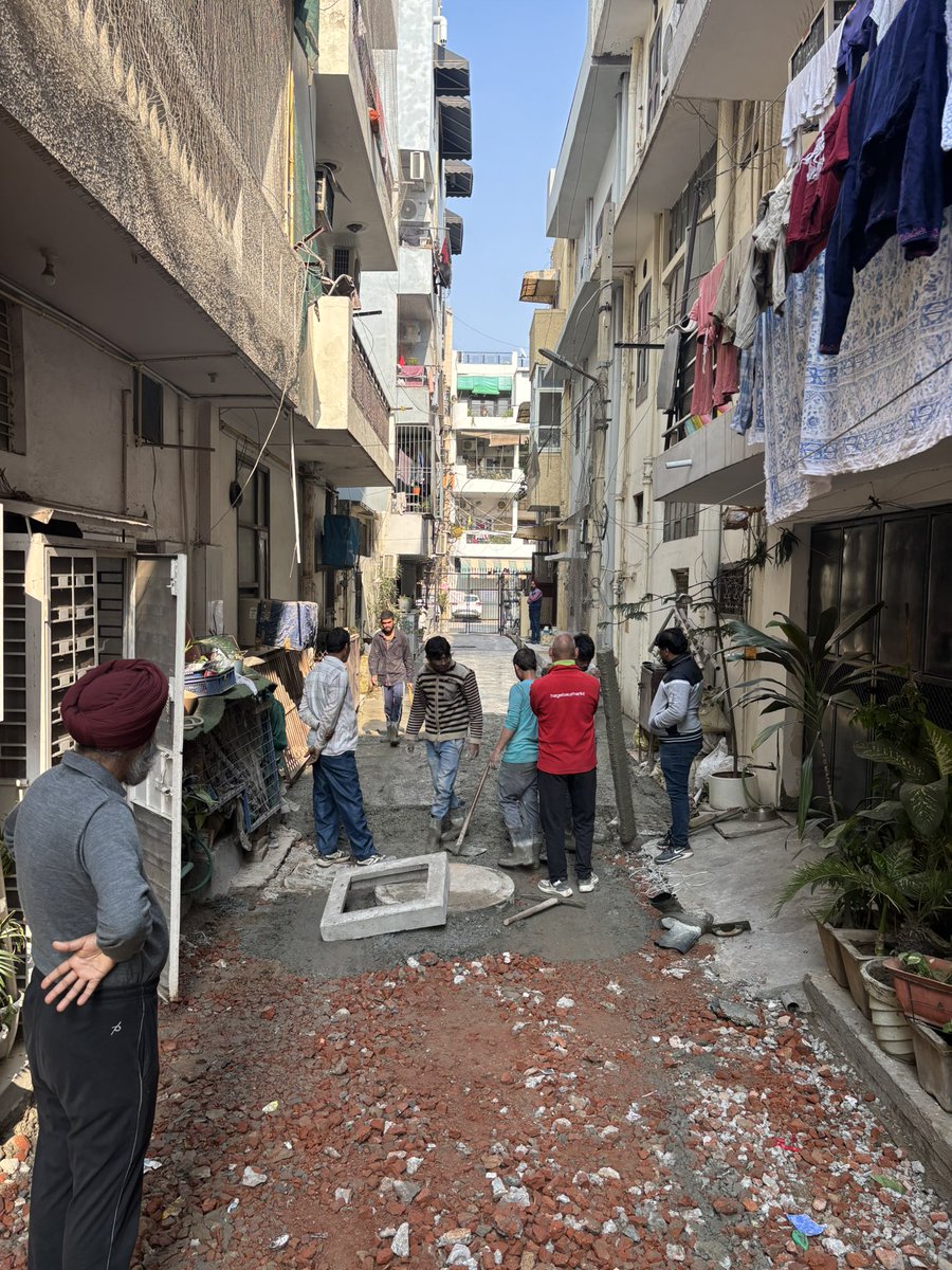 agamsingh_'s tweet photo. @mssirsa @MCD_Delhi The repair work in the back lane of my home is highly unsatisfactory - Elevated layering of RCC will cause rainwater and sewage inside during monsoons. Urgent fix needed.
Please intervene.
Engineer is on an off.
Location: Tagore Garden, EC block https://t.co/toj7l0mRqX
