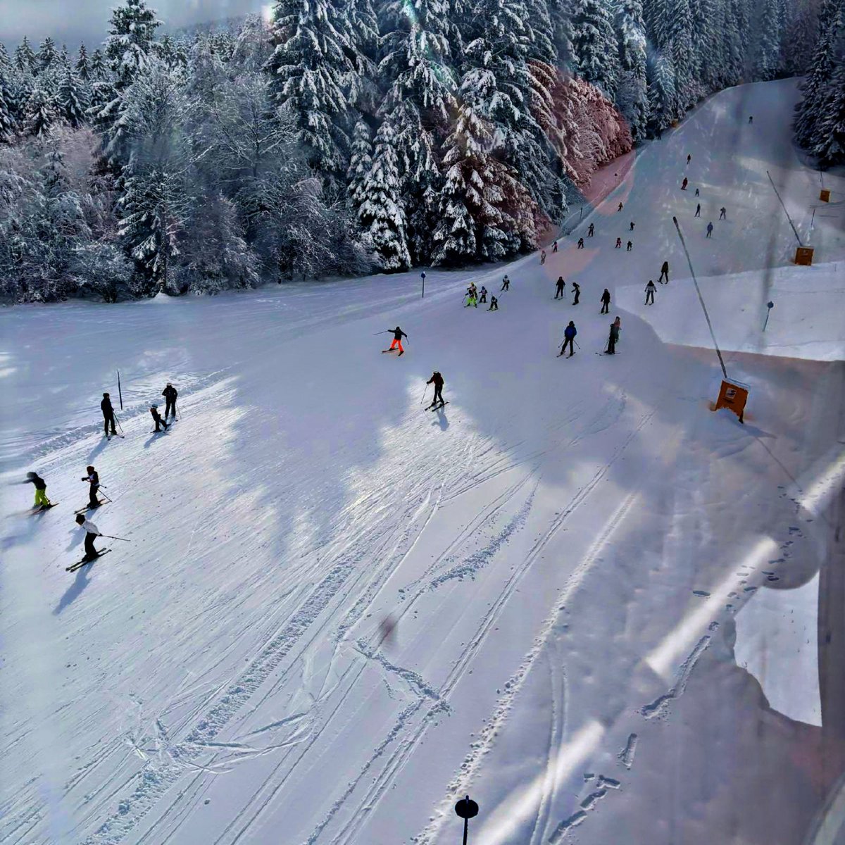 IDS3to18's tweet photo. Look at them go!

Making the most of our last few hours on the slopes ⛷️

All pupils have grown in confidence over the week 👏

#EverypupilEveryopportunityEveryday #theIDSway https://t.co/z9k2n9wbQd