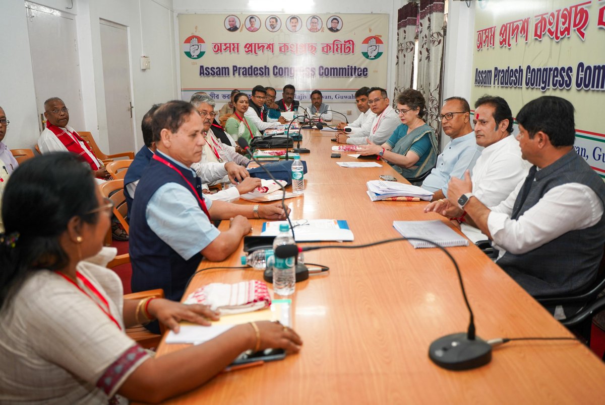 INCAssam's tweet photo. 📌 Rajiv Bhawan, Guwahati

On the second day of her visit, @priyankagandhi  ji held an inorganizational review meeting with the chairpersons of cells and departments of the Assam Pradesh Congress Committee https://t.co/bwpRT4RYCa