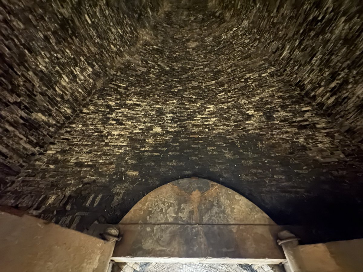 Sui_TangDaisuki's tweet image. 個人的に洛陽に行ったら行くべきところ
【景陵・洛陽古墓博物館】
理由:南北朝時代の皇帝陵に入れる唯一の場所。あと博物館内には墓室を丸々移築したコーナーがあり博物館展示の本気を感じる。