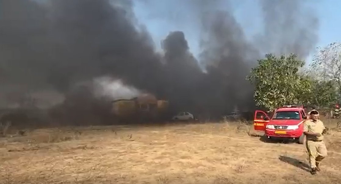 ArgusNews_in's tweet photo. #Behrampur : Over 20 cars and five trucks were destroyed in a major fire that spread in the excise office compound at Ambapua. The reason behind the spread of the blaze is yet to be known. Fire service teams were trying to extinguish the fire.
#FireMishap #ExciseOffice #Ambapua #Berhampur