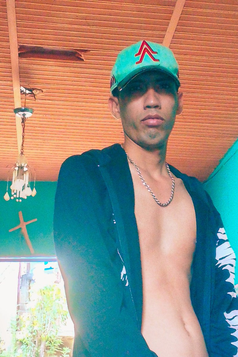 CoitaJhack's tweet photo. Me quito la gorra o me quitas el boxer tu https://t.co/xICBI1NJXs