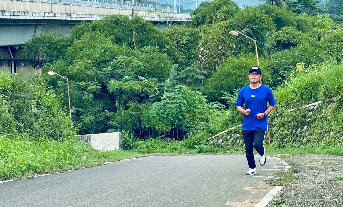 GKuswaya's tweet image. Puasa kok tidur mulu, puasa apa lagi latihan meninggal ??

kalo kalian suka berbuka dengan yang manis (gula), karbohirdrat.. minima sebelum buka setelah tarawih kalian mesti olah raga, lari kek dikit-dikit..

gua sebelum buka minimal, 5 km running karena tau diri kalo buka apa
