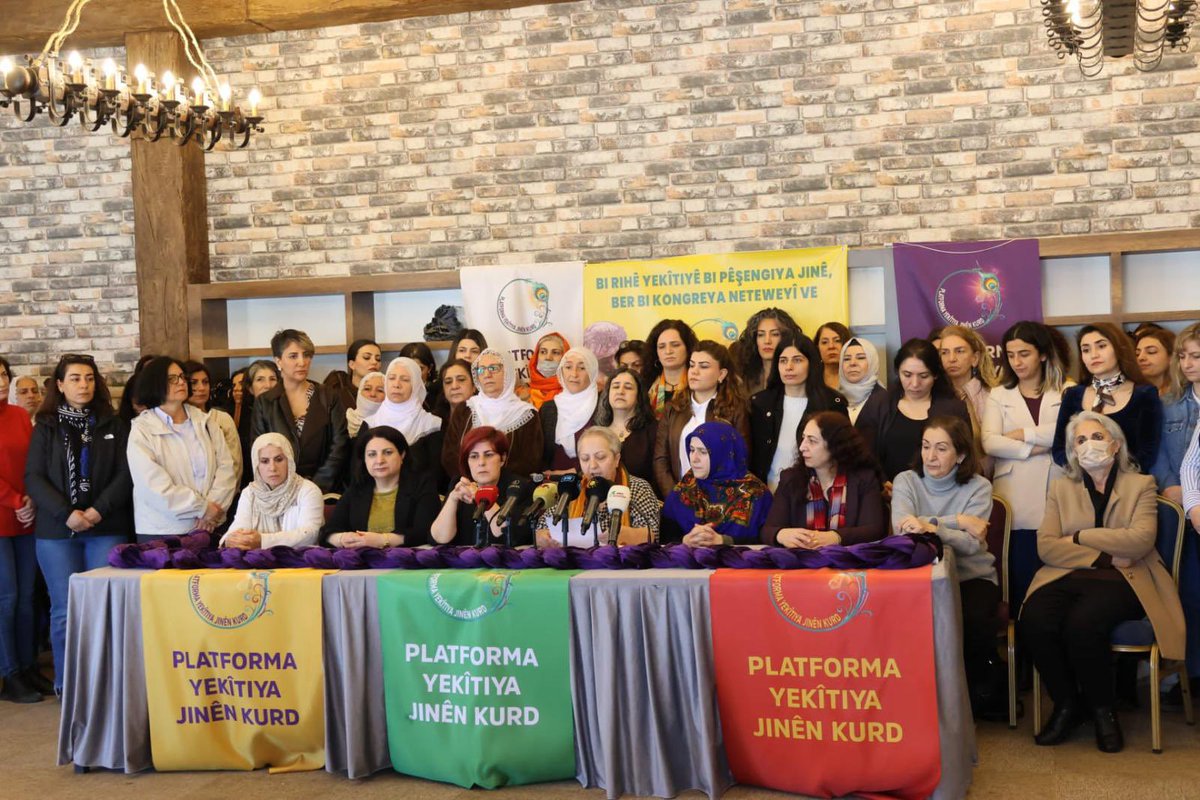 JinKurdYek's tweet photo. Me wekî Platforma Yekîtiya Jinên Kurd, îro li Amedê beriya komxebata xwe daxuyaniyeke çapemeniyê da. Me di daxuyaniya xwe de careke din bal kişand ser girîngî û pêwîstiya Yekîtiya gelê Kurd. https://t.co/cLhkfuVfmy
