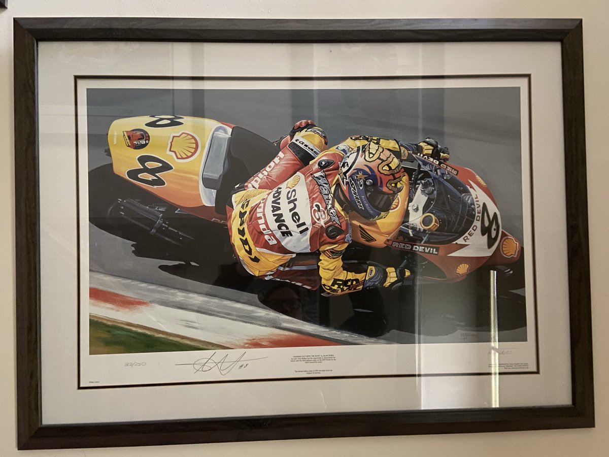 SpectrumAF's tweet photo. @popsyosh34 @CWStalker9 Chris kindly signed this for me at Donnington British GP that year, despite being pretty beaten about by the bike, top chap! https://t.co/PnQ1RpYiWc