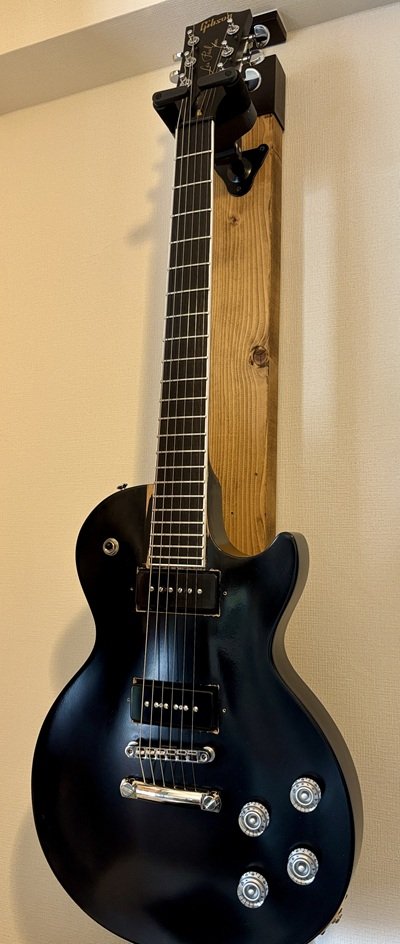 フレットも打ち直してリアPUもソープバーP90に替えて再び復活した