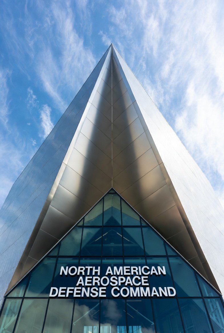 netsysmx1's tweet image. 🇺🇸⚔️🇷🇺 EEUU detectó y rastreó 2 bombarderos rusos #Tu_95, dos cazas Su-35 y un avión de vigilancia A-50 en la Zona de Identificación de Defensa Aérea de Alaska (#ADIZ). En respuest NORAD desplegó #cazasF_16 y F-35, junto con aviones de apoyo E-3 y KC-135 para interceptar y