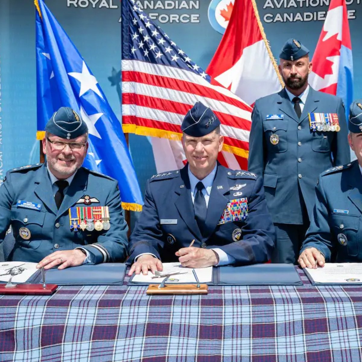 netsysmx1's tweet image. 🇺🇸⚔️🇷🇺 EEUU detectó y rastreó 2 bombarderos rusos #Tu_95, dos cazas Su-35 y un avión de vigilancia A-50 en la Zona de Identificación de Defensa Aérea de Alaska (#ADIZ). En respuest NORAD desplegó #cazasF_16 y F-35, junto con aviones de apoyo E-3 y KC-135 para interceptar y