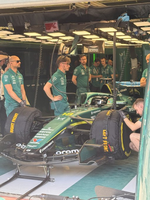 MsportXtra's tweet photo. #F1 #HappyTesting Looks like Aston Martin will be on track soon, running a few laps to collect some data and then come back in again. That will be their run plan for the day. Go out, few laps, come in for atleast 30 minutes. #MsportXtra @JBMotorsportsX https://t.co/1I5azFAN3o