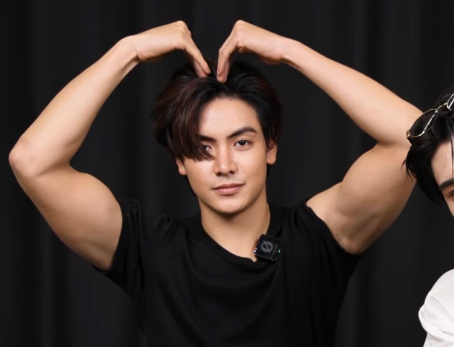 JDunkieboo's tweet image. HE IS SO BIG??????????