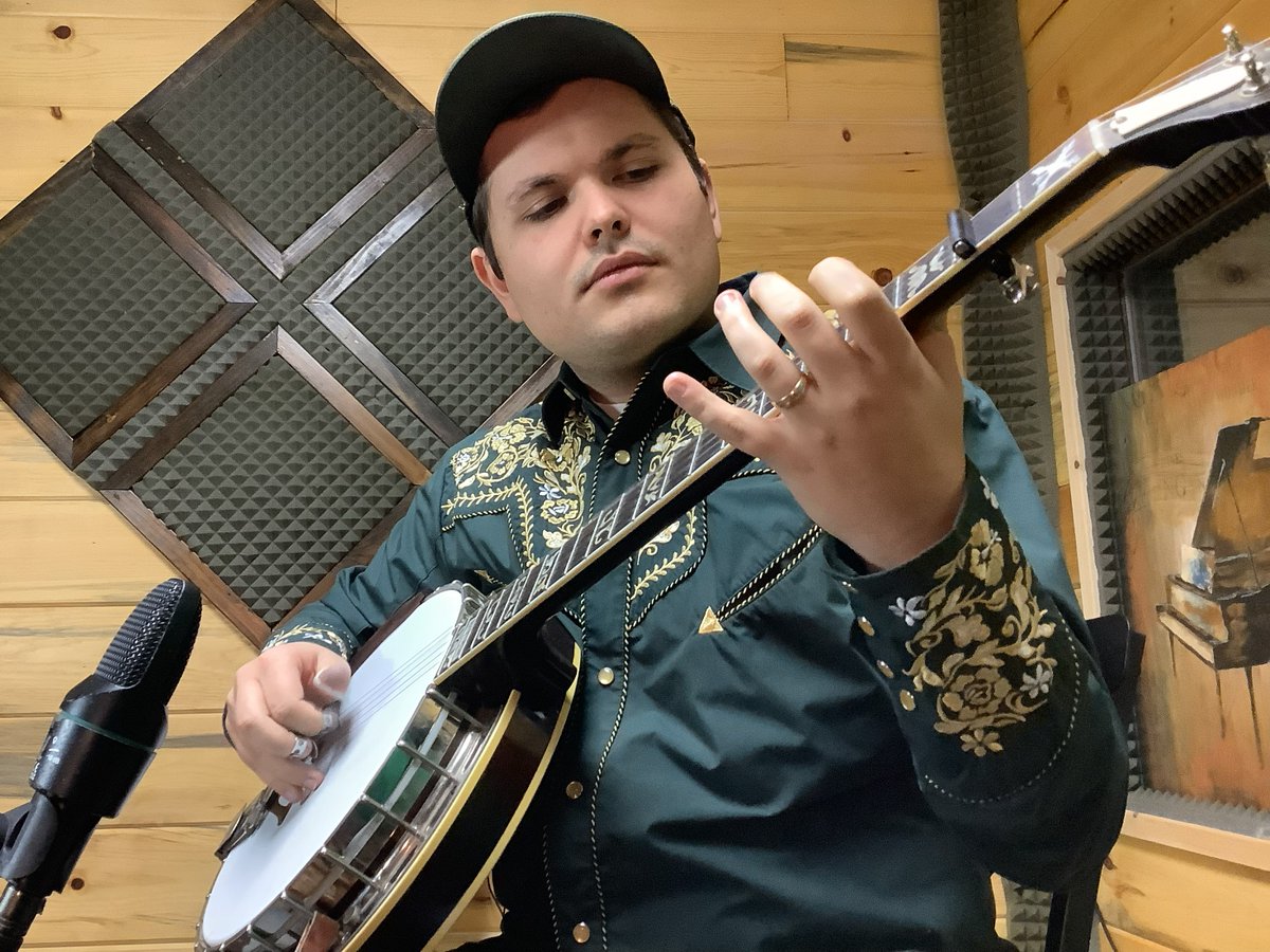 🪕Exciting news from the Appalachian music world! Banjo virtuoso Trevor Holder is joining the stellar lineup for A Zippedy Doodle Day: American Folk Songs – the historic project led by Randall Franks honoring John "Doodle" Thrower and his Golden River Grass band.
With Trevor's