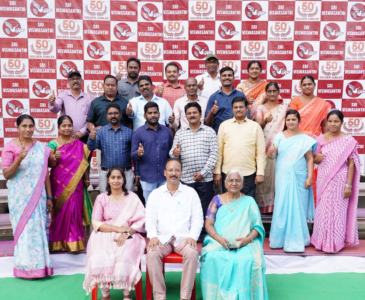 sri_viswasanthi's tweet photo. Heartfelt Gratitude to Our Gurus🙏👏
Residential School in Vuyyurru Vijayawada
📞92474 56148 / 99489 84444
https://t.co/1n8N6Mk21B
#ThankYouTeachers #GuruBrahmas #TeacherPower #ShapingFutures #AllRounders #SriViswasanthi #CBSESchool #ResidentialSchool #BoardingSchool #vijayawada https://t.co/FQDWIwytBy