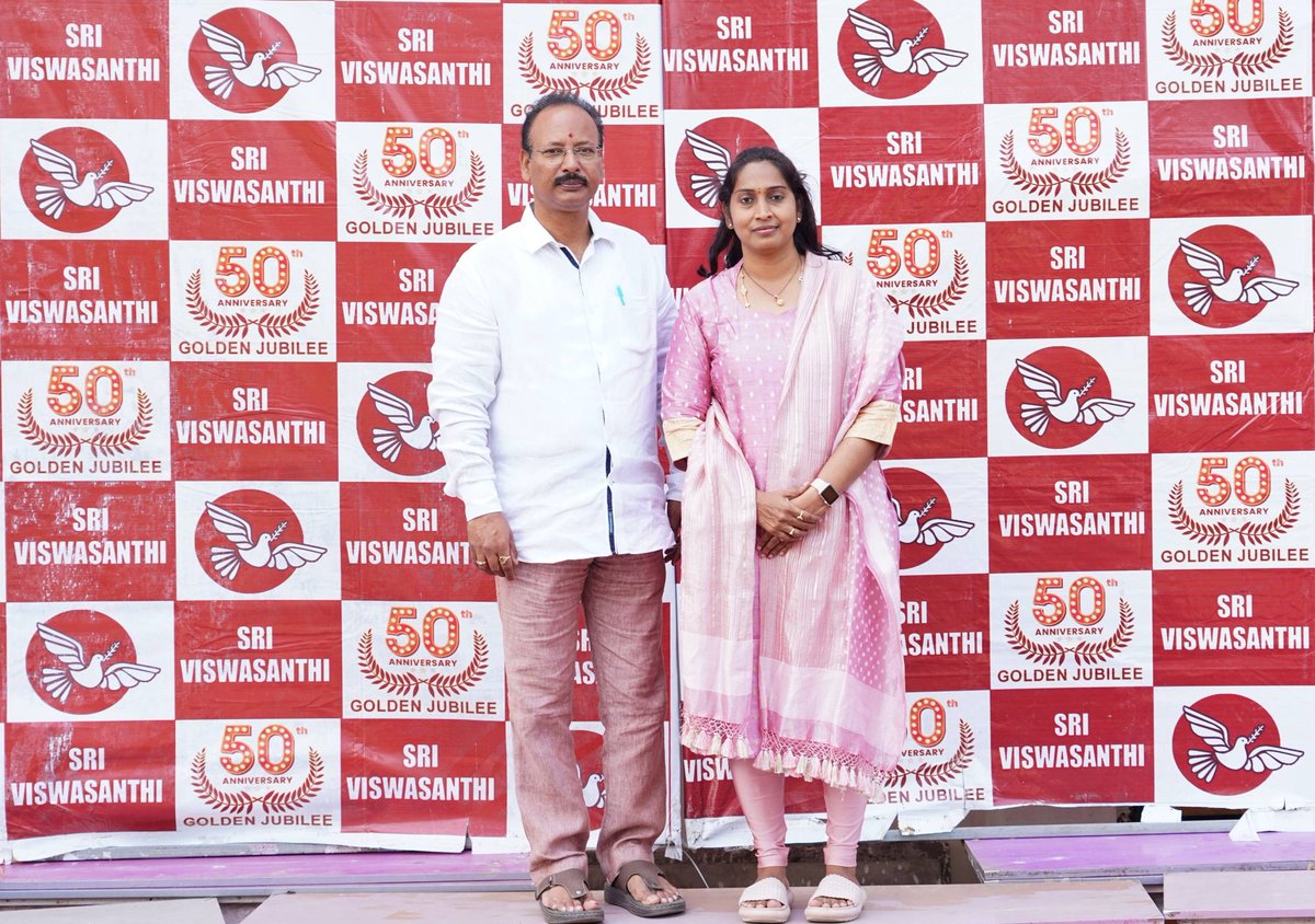 sri_viswasanthi's tweet photo. Heartfelt Gratitude to Our Gurus🙏👏
Residential School in Vuyyurru Vijayawada
📞92474 56148 / 99489 84444
https://t.co/1n8N6Mk21B
#ThankYouTeachers #GuruBrahmas #TeacherPower #ShapingFutures #AllRounders #SriViswasanthi #CBSESchool #ResidentialSchool #BoardingSchool #vijayawada https://t.co/FQDWIwytBy