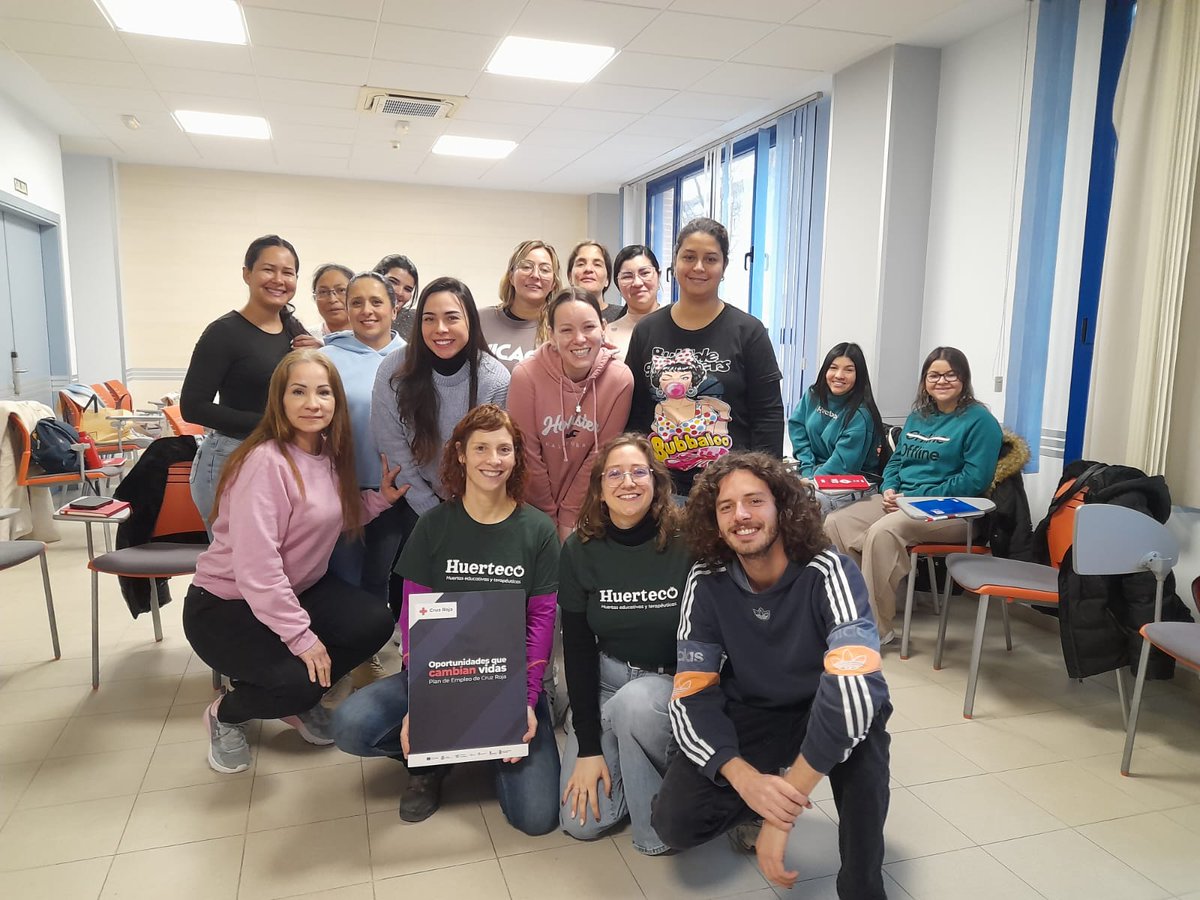 Huerteco1's tweet photo. Aprendiendo a cuidar el planeta juntas💚El lunes hablamos de sensibilidad ambiental con las mujeres del programa Puentes para la Igualdad de @CruzRojaBurgos Gracias por vuestra implicación y ganas de aprender y construir un futuro más sostenible💪#EducaciónAmbiental https://t.co/JtDDVT28Sz